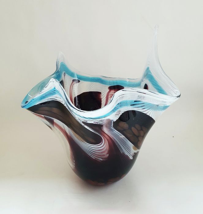 Murano Fazzoletto glass centrepiece freeform vase with white, burgundy and blue swirls and gold - Image 4 of 14