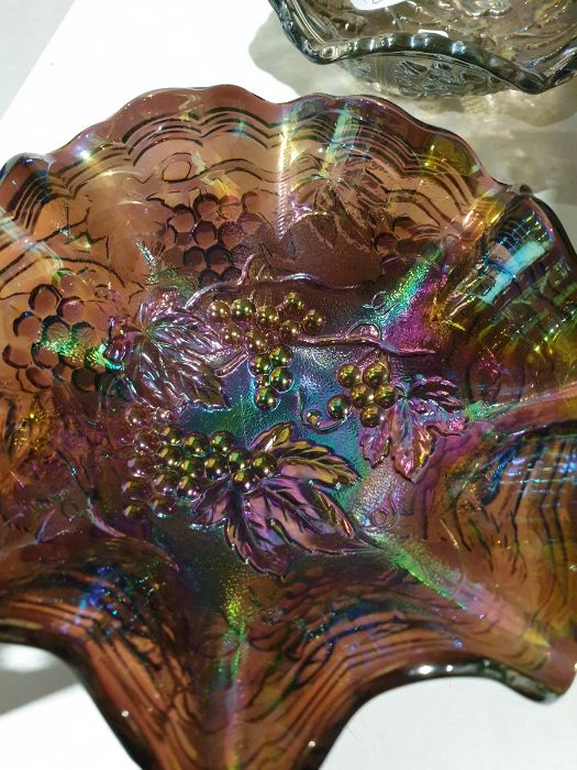 Large collection of carnival glass, early 20th century, in amethyst blue, green and marigold - Image 4 of 25