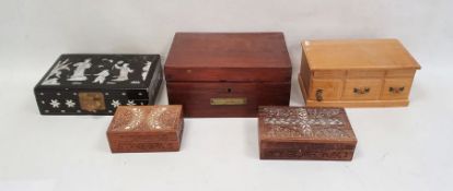 Assorted boxes to include modern jewellery box, Eastern carved boxes, etc (5)