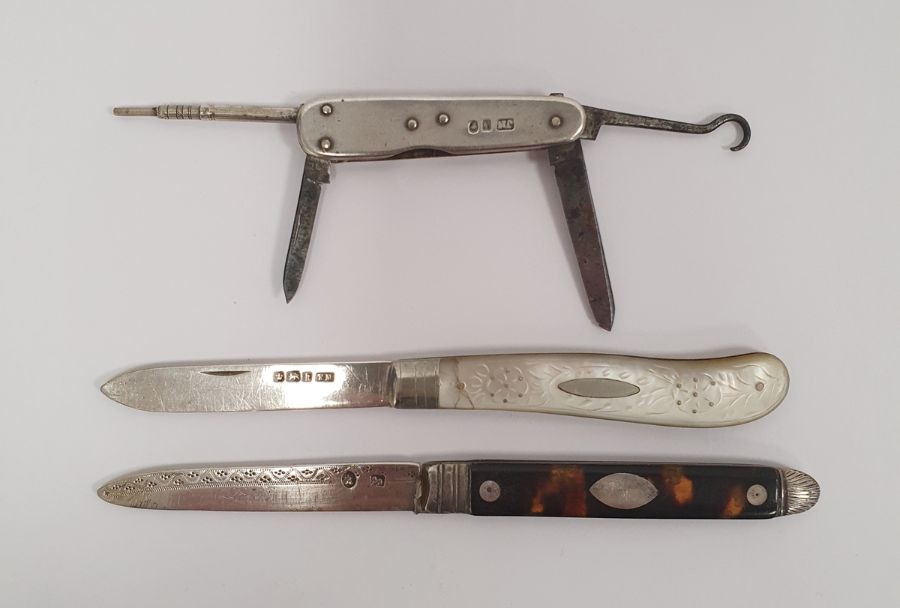 Georgian tortoiseshell and silver folding fruit knife, an Edwardian silver and mother-of-pearl