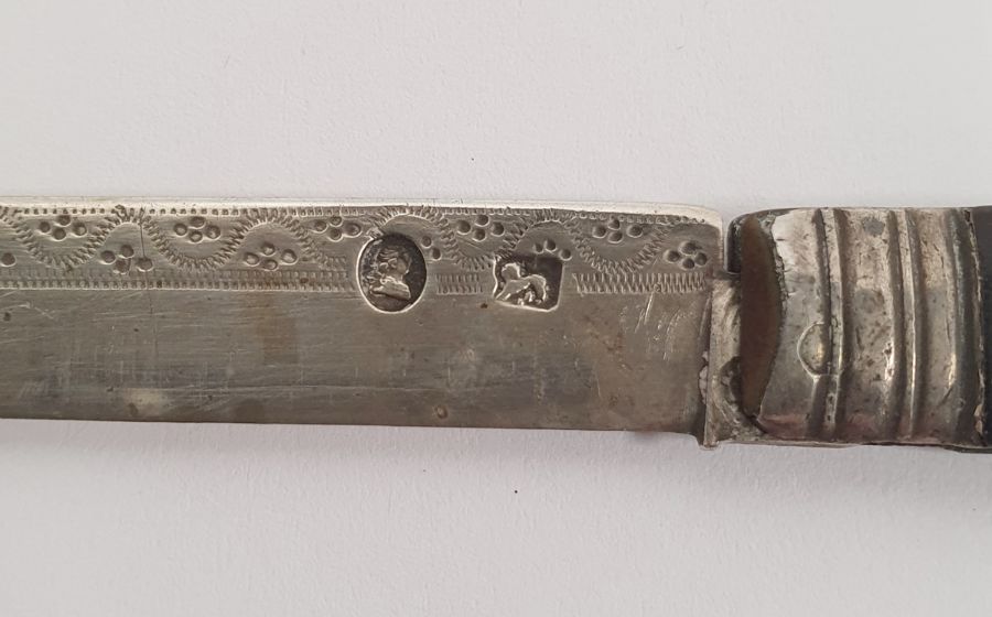 Georgian tortoiseshell and silver folding fruit knife, an Edwardian silver and mother-of-pearl - Image 5 of 5