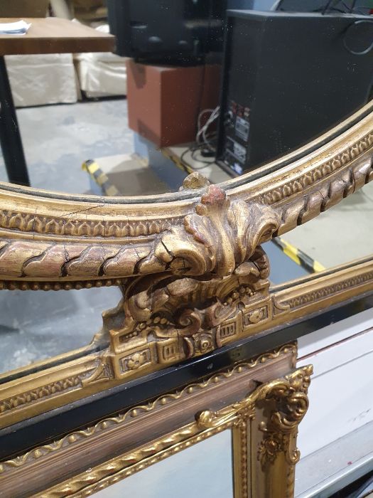 Regency overmantel wall mirror with gilt gesso frame above the oval plate and shaped mirror plate - Image 3 of 14