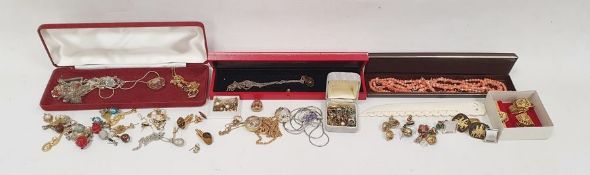 Quantity of sundry costume jewellery (1 box)  Condition ReportPlease see additional pictures