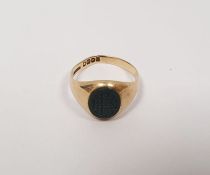 18ct gold signet ring set intaglio monogram carved bloodstone, gross weight 3.4g  Condition