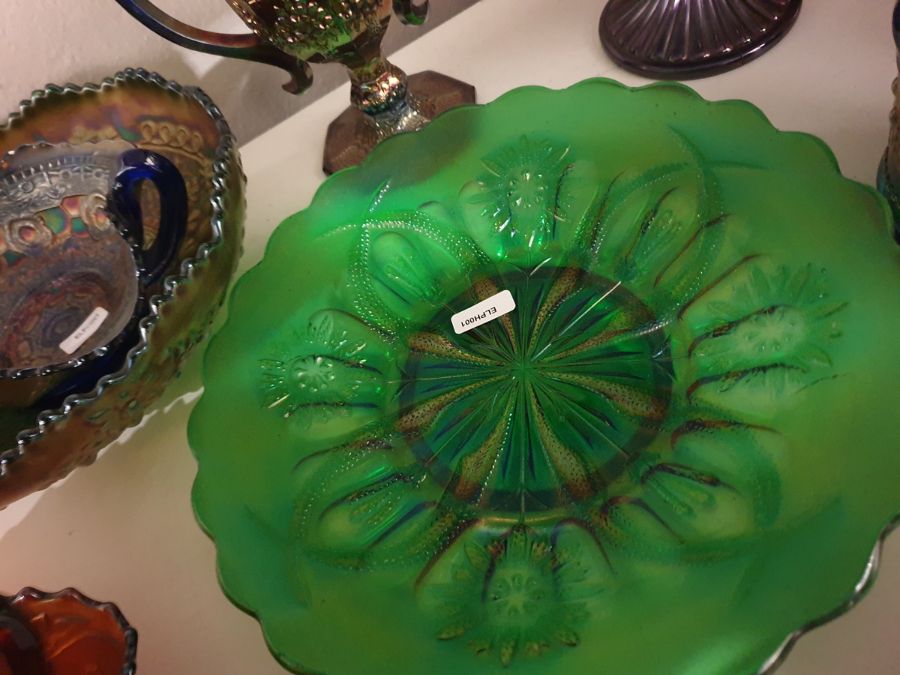 Large collection of carnival glass, early 20th century, in amethyst blue, green and marigold - Image 23 of 25