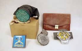 Gas mask, a small amount of foreign currency, AA car badge, Real Automovil Sevilla club badge,