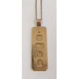 9ct gold ingot-pattern pendant, a fine chain necklace and a 14K and diamond set stud  Condition
