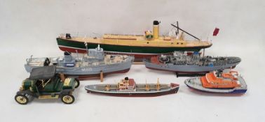 Assorted model ships and boats (1 box)