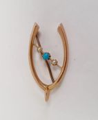 15ct gold, turquoise and seedpearl wishbone-pattern brooch, 2.7g gross