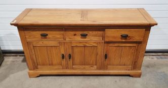 Modern oak sideboard wtih three drawers and three cupboard doors, on bracket feet, 160cm x 86cm