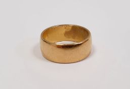 22ct gold wedding ring, plain broad band, 8.4g approx.