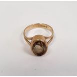 9ct gold and smoky quartz ring, collet set, on split shank