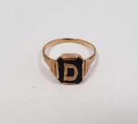 9ct gold and black onyx initial 'D' ring, gross weight 2g