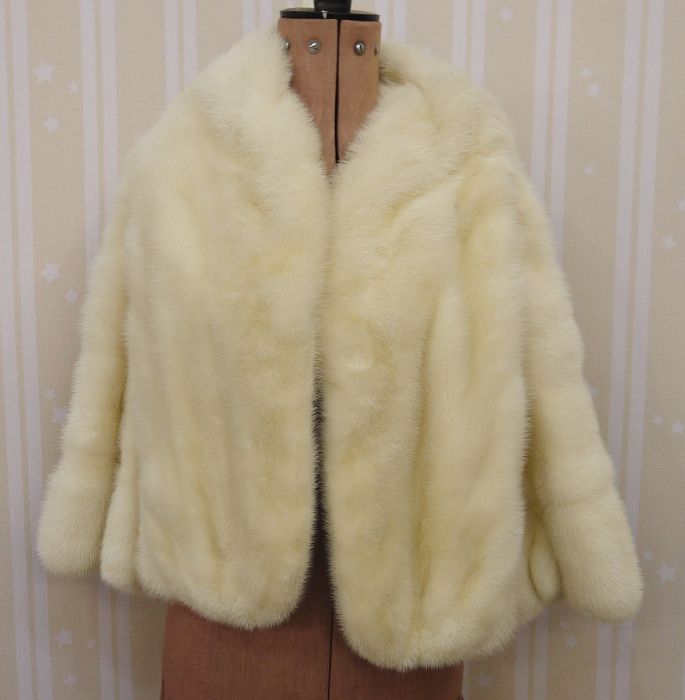 Vintage white mink short jacket and a mink stole with tippet fringes (2)Condition ReportPlease see