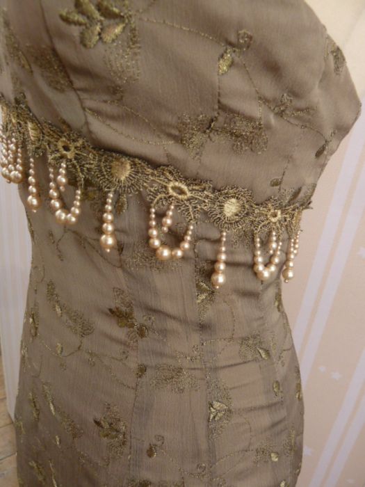 Chris Clyne Collection Sage green silk/chiffon evening gown, the chiffon embroidered with flowers - Image 3 of 4