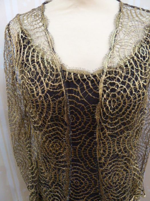 Chris Clyne Collection Gold cobweb lace over black silk evening gown, the shoulder straps created - Image 2 of 5