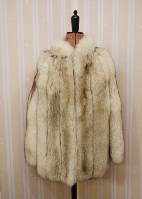 Vintage white fox jacketCondition ReportAppears to be in overall good condition, supple with no