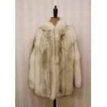 Vintage white fox jacketCondition ReportAppears to be in overall good condition, supple with no