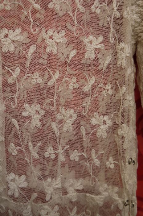 1930's lace full-length dress with short puff sleeves, popper side fastening and front fastening - Image 2 of 4