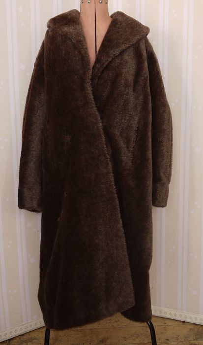 Faux fur short coat and an Alpaca full-length coat labelled Pacabella, guaranteed 100% pure alpaca - Image 3 of 4