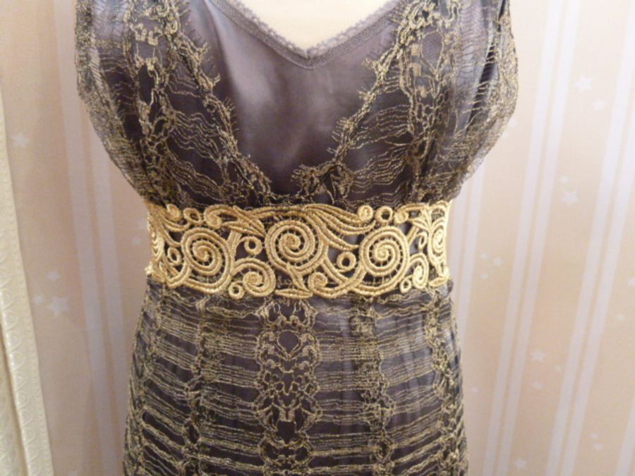 Chris Clyne Collection Gold and black lace over grey silk evening gown, empire waist with deep - Image 3 of 3