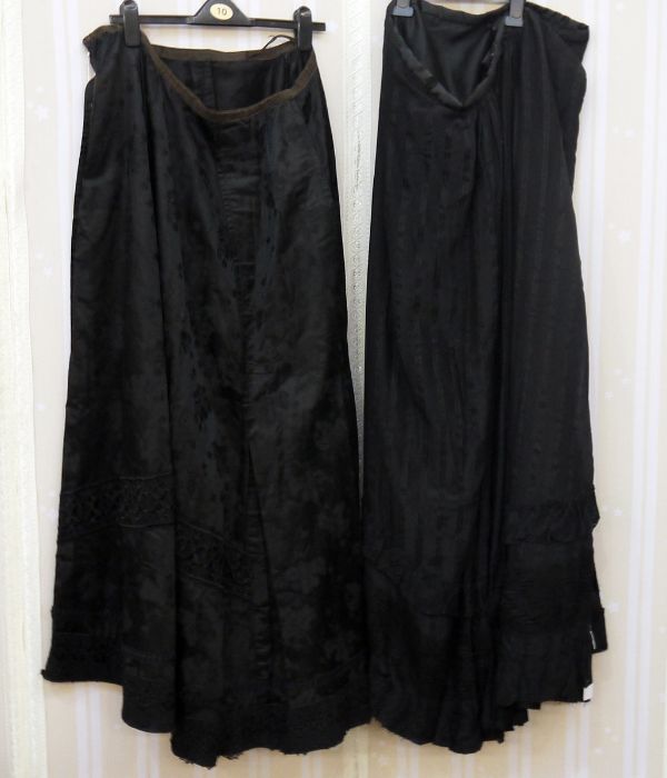 Victorian black printed satin skirt with button, rickrack and lace detail and a Victorian black - Image 11 of 12