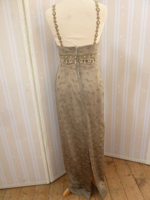 Chris Clyne Collection Sage green silk/chiffon evening gown, the chiffon embroidered with flowers - Image 4 of 4