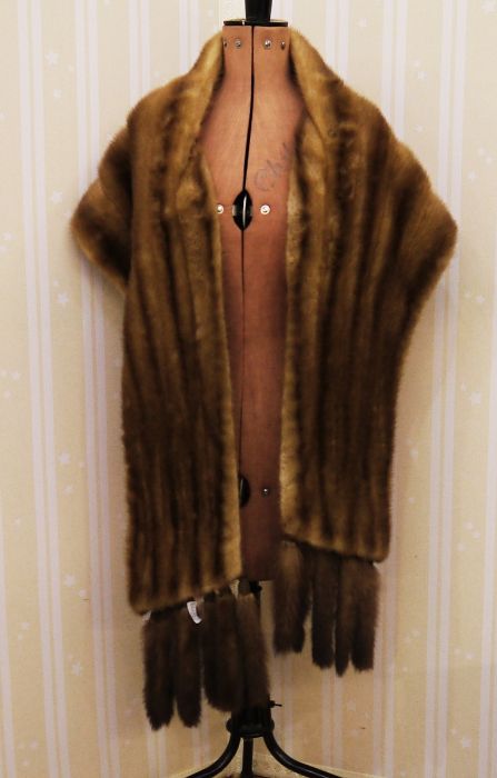 Vintage white mink short jacket and a mink stole with tippet fringes (2)Condition ReportPlease see - Image 3 of 6