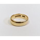 18ct gold wedding band, 6.9g approx.