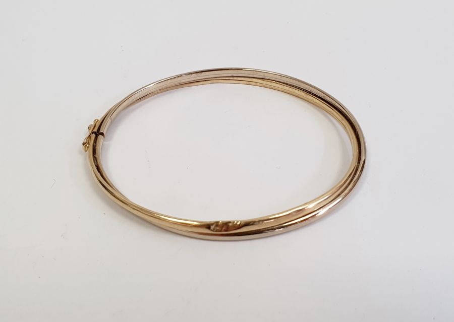 9ct white and yellow gold bangle, twisted strand pattern 5.5gms