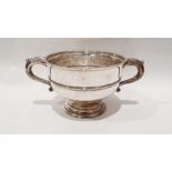George V silver two-handled trophy on circular stepped base, Adie Brothers, Birmingham 1923, 22.3ozt