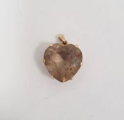 9ct gold and pale taupe stone pendant, heart-shaped, 2cm x 2.25cm