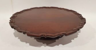 Victorian mahogany lazy susan with piecrust top, on turned base