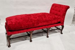 Queen Anne-style day bed upholstered in red, on cabriole legs united by turned and block stretchers