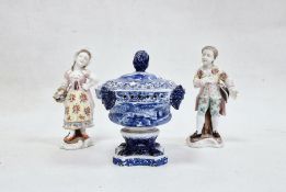 19th century Copeland Spode blue and white pot-pourri and cover, circular blue and white, having