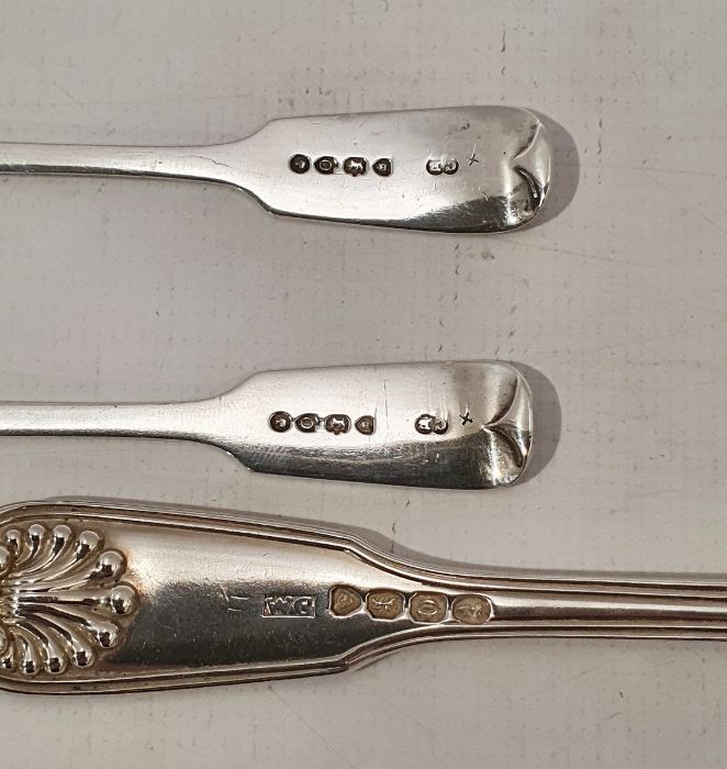 Assorted teaspoons and salt spoons, various dates, makers and styles, 6.6ozt - Image 3 of 3