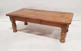 Two 20th century pine coffee tables on turned supports (2)