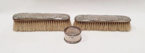 Silver napkin rings and two silver-backed dressing table brushes (3)