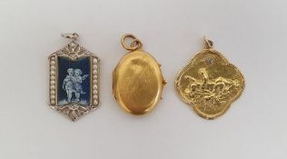 French gold-coloured christening pendant, quatrefoil-pattern, embossed with a baby, inscribed