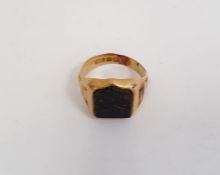 18ct gold signet ring set cartouche-shaped bloodstone, gross weight 6.8g approx.