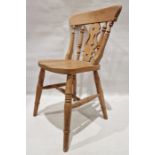 Set of four modern beech-seated splatback chairs on turned supports (4)