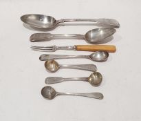 Mixed silver flatware to include Victorian tablespoon, further spoons and salts, etc, 6.8 ozt