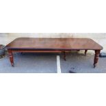 Victorian mahogany extending dining table, rectangular with curved corners, double mould edge, on