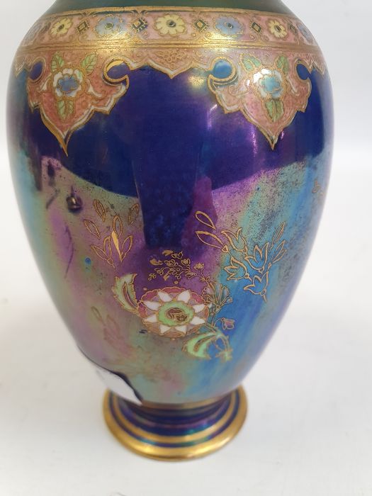 Carltonware lustre vase and cover, ovoid, floral decorated on a blue ground, 17cm high and a - Bild 6 aus 20