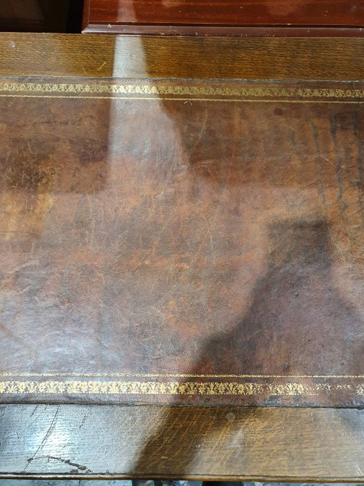 Late 19th/early 20th century oak desk, the leather - Image 3 of 20