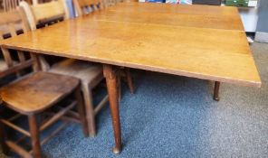 20th century oak drop-leaf table