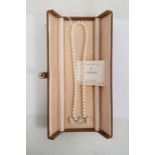 Cultured pearl necklace with silver flowerhead-pattern clasp set single cultured pearl, 40cm long,
