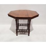 Late Victorian walnut occasional table, octagonal, on turned supports, 71cm x 83.5cm x 83.5cm