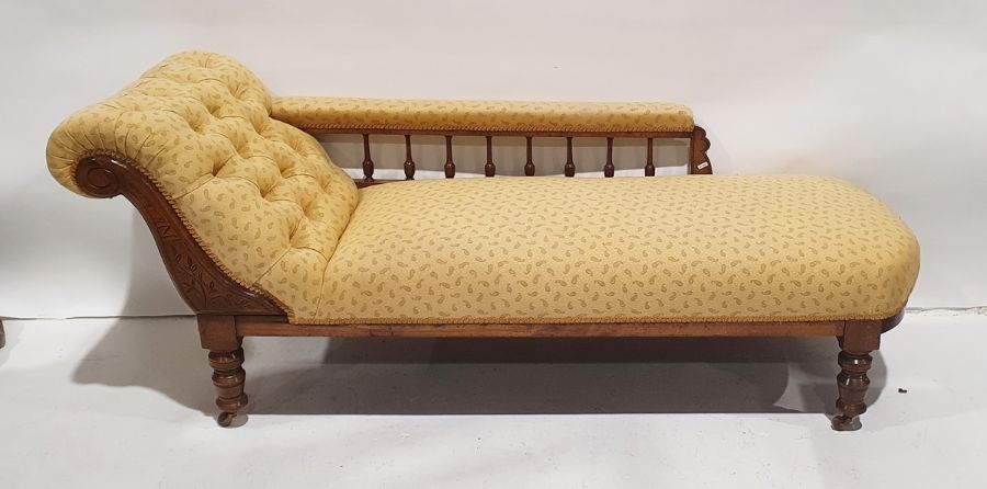 Victorian chaise longue in yellow upholstery, carved shewwood frame, on turned supports to brown