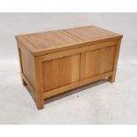 20th century oak coffer, 50cm x 85cm x 45cm